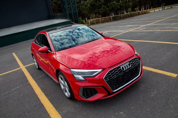 Dubai'de Audi A3 Red Kiralama - Octane.Rent