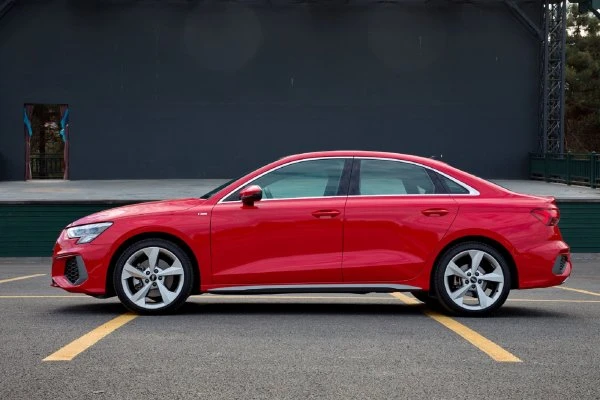 Dubai'de Audi A3 Red Kiralama - Octane.Rent