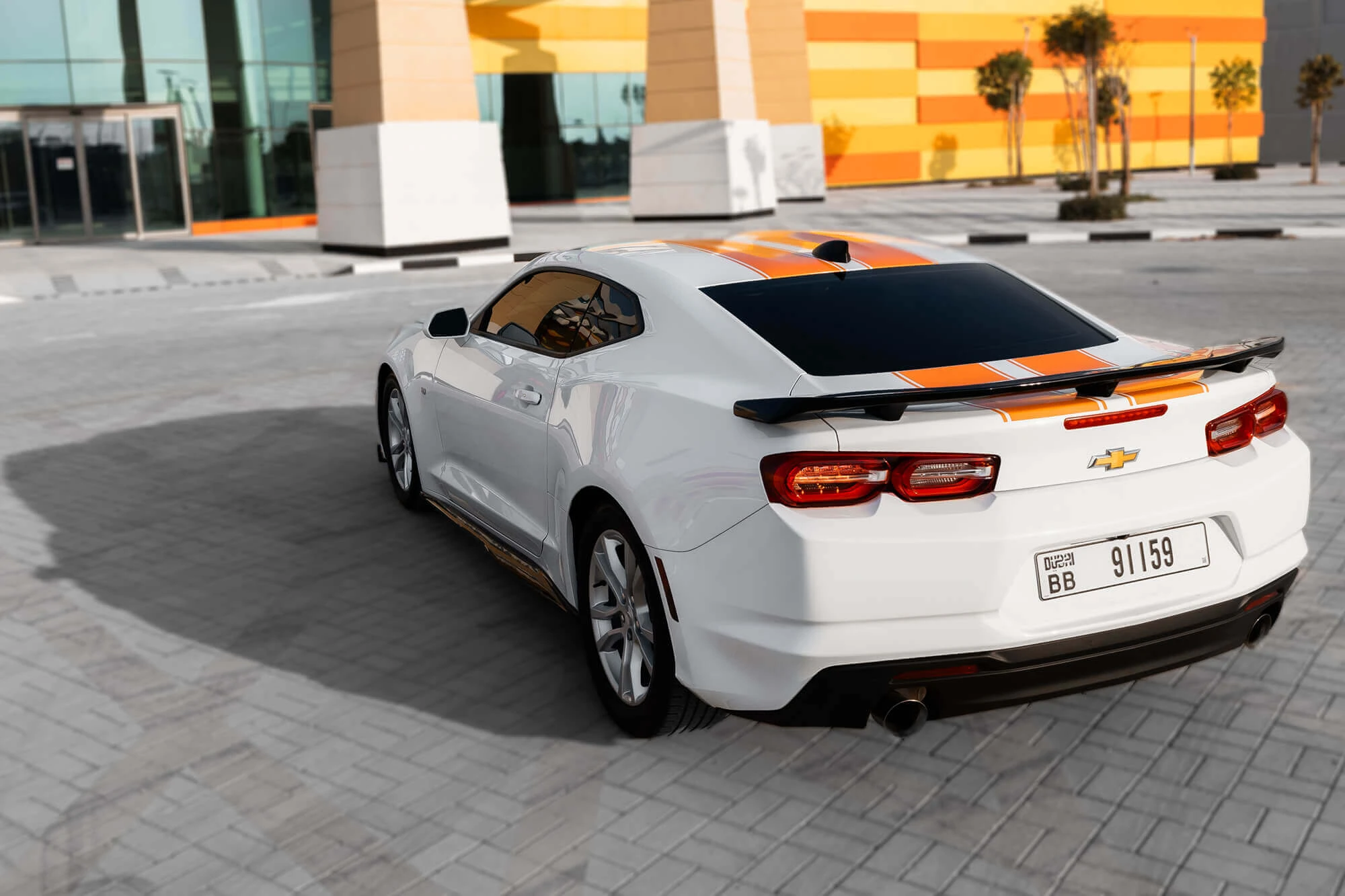 Chevrolet Camaro Blanco y Naranja