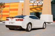 Chevrolet Camaro белый и оранжевый