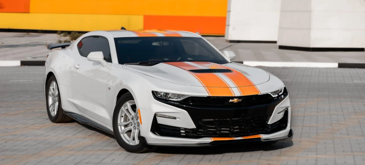 Chevrolet Camaro hvid og orange