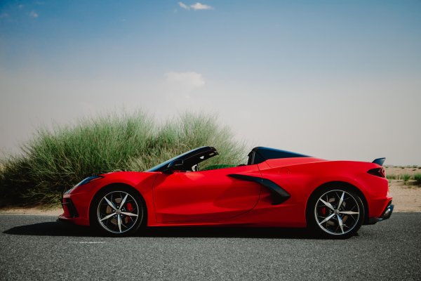 Dubai'de Chevrolet Corvette Red Kiralama - Octane.Rent