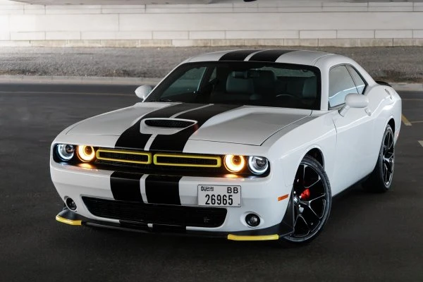 Dodge Challenger blanc et noir