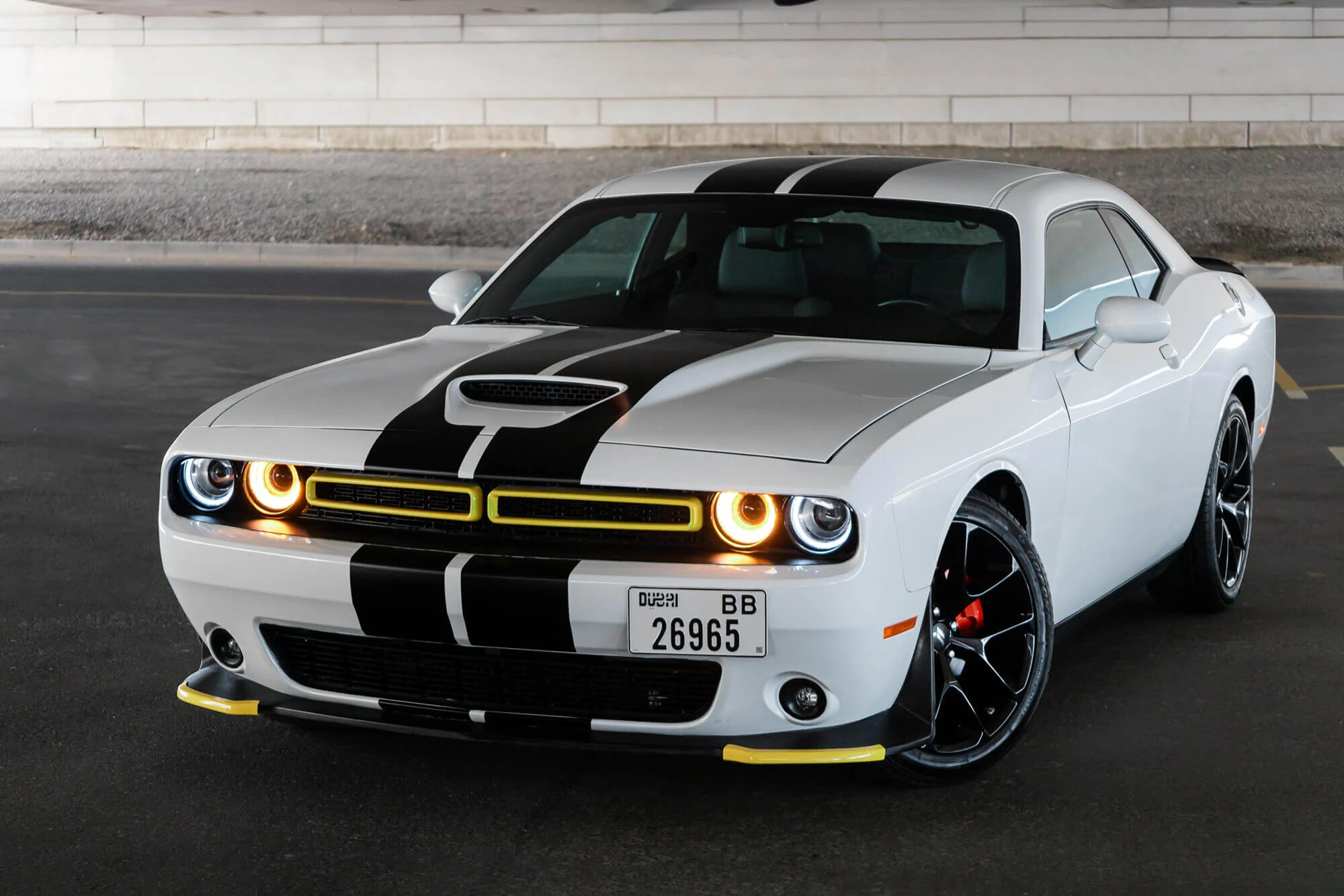 Dodge Challenger Blanco y Negro