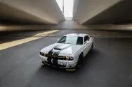 Dodge Challenger белый и черный
