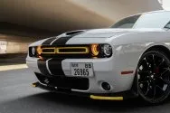 Dodge Challenger белый и черный