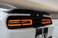 Dodge Challenger белый и черный