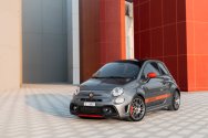 灰色菲亚特 Abarth 695 Turismo