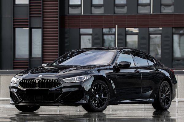 BMW 850i M Performance Nero