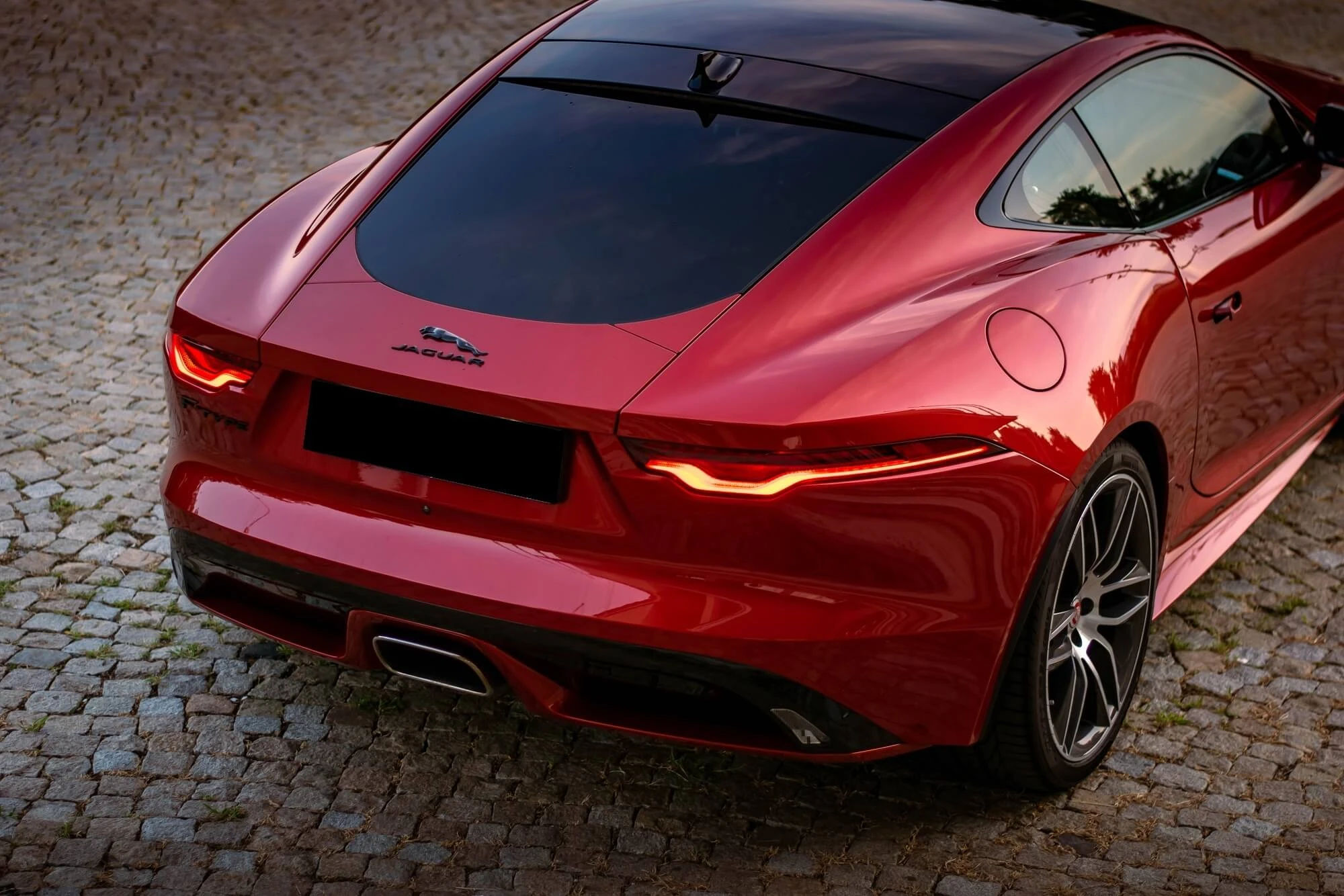 Jaguar F-Type Coupé Rot