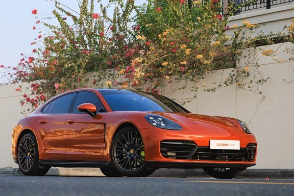Porsche Panamera 4 Hybrid Orange