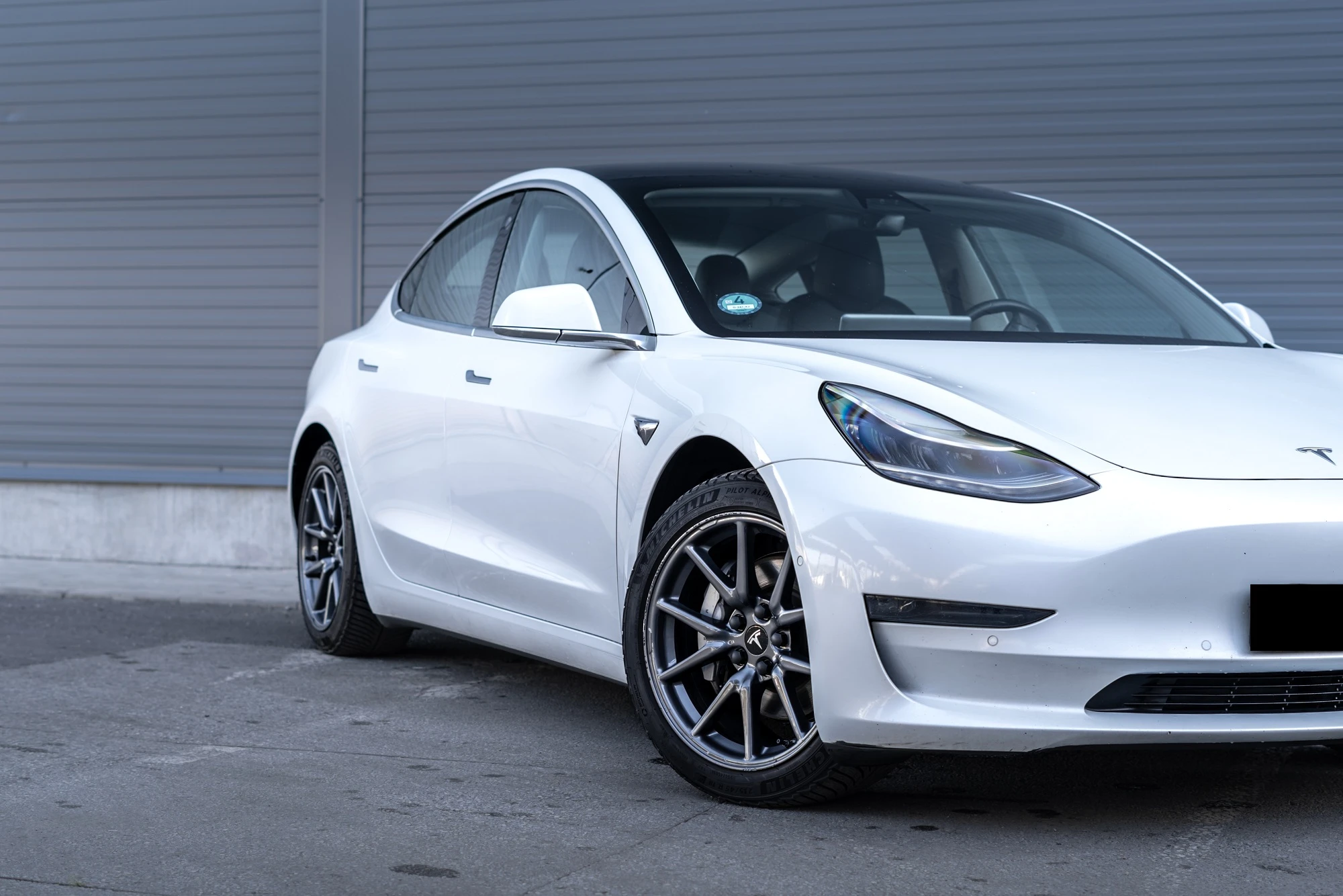 Tesla Model 3 Uzun Menzilli Çift Motorlu Beyaz