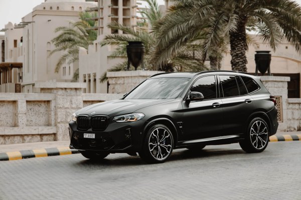 BMW X3M Wettbewerb Schwarz Matt