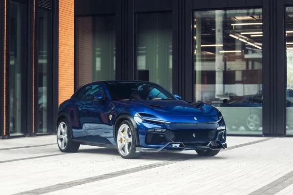 Ferrari Purosangue Azul