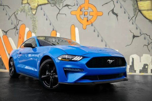 Ford Mustang Mavi