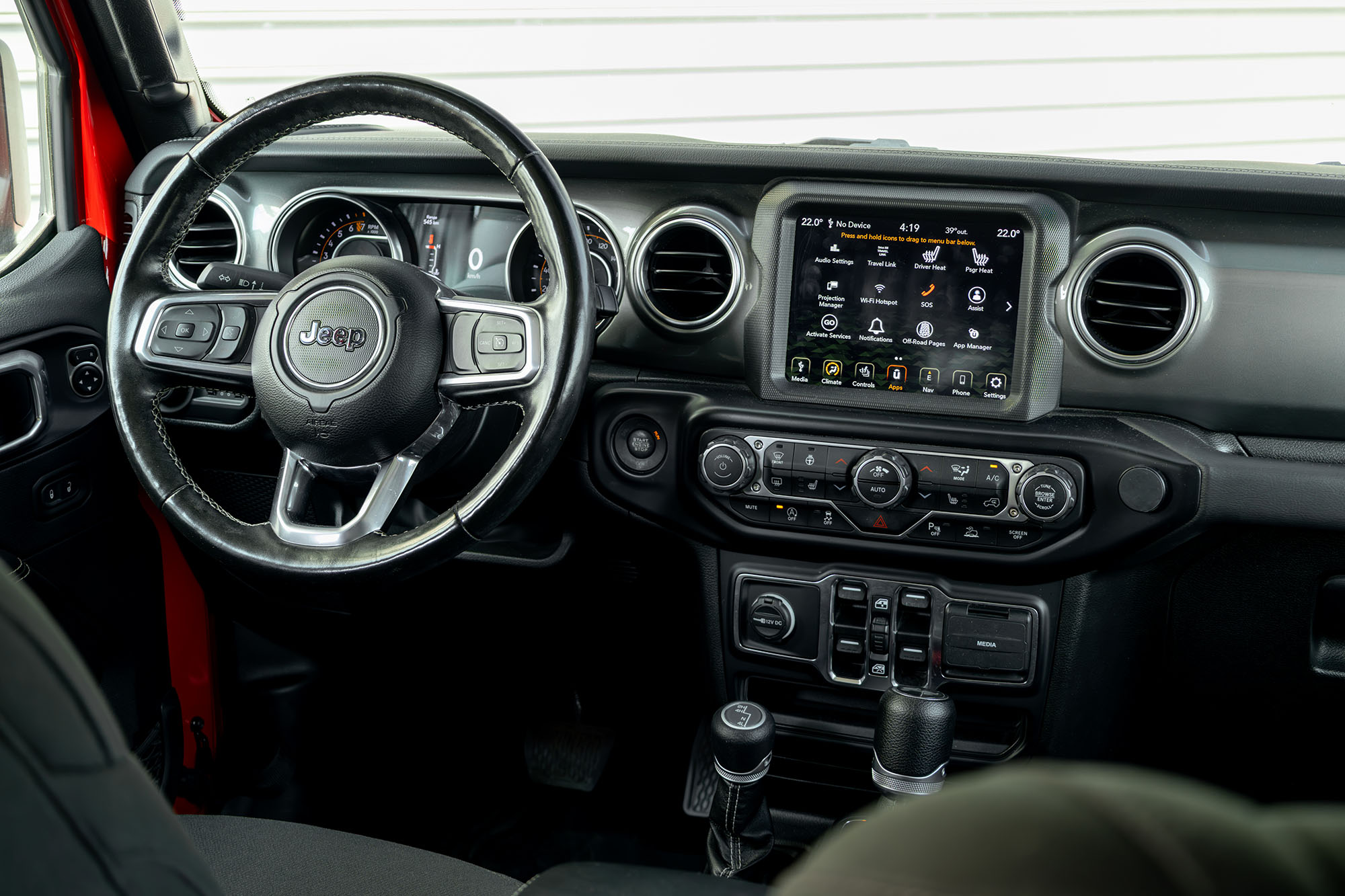 Jeep Wrangler V6 Red
