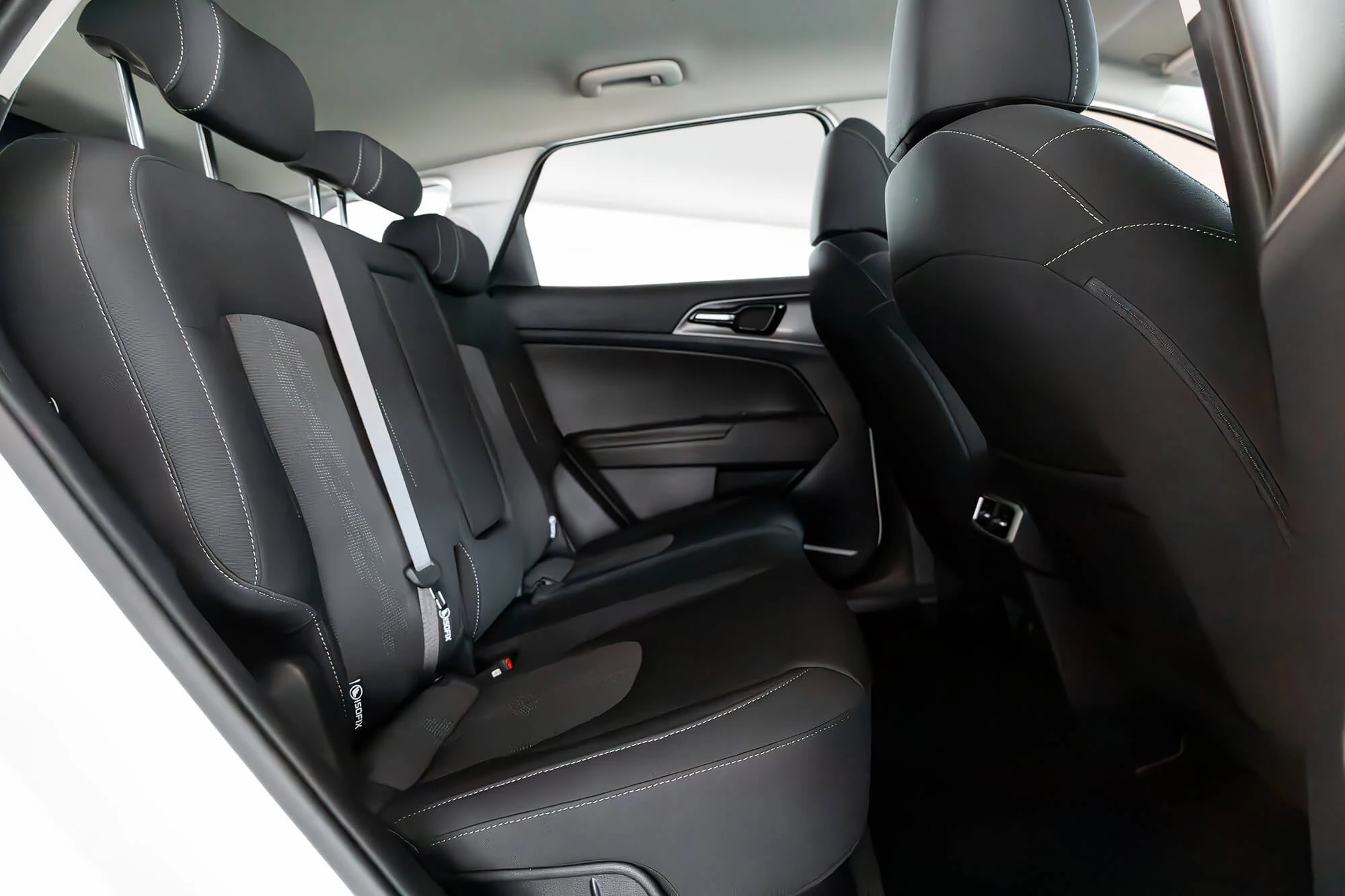 Kia Sportage New Gen Blanco y Negro
