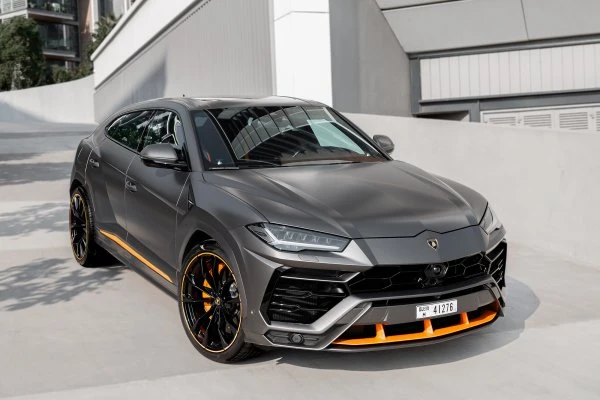 Lamborghini Urus серый матовый