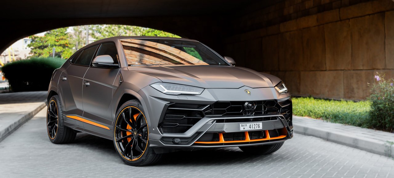 Lamborghini Urus серый матовый