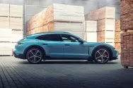 Porsche Taycan Turbo S Cross Turismo Blauw
