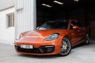 Porsche Panamera 4 Hybride Oranje