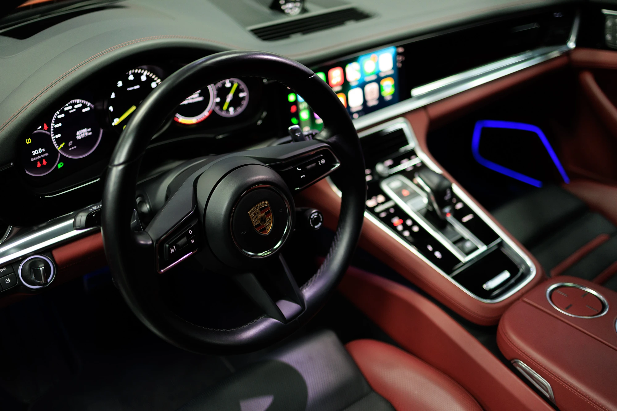 Porsche Panamera 4 Hybrid Orange