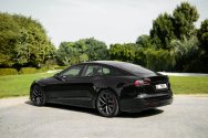 Tesla Model S Plaid Zwart