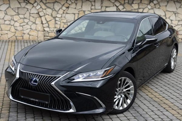 Lexus ES 300H черный