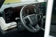 Lexus LM 350H Hvid