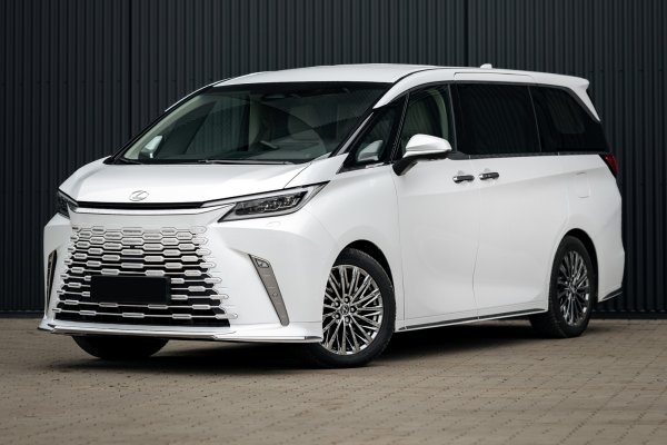 Lexus LM 350H Beyaz