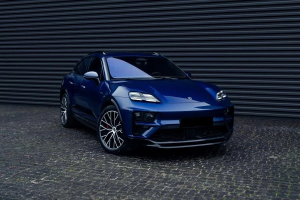 Porsche Macan Turbo Blauw