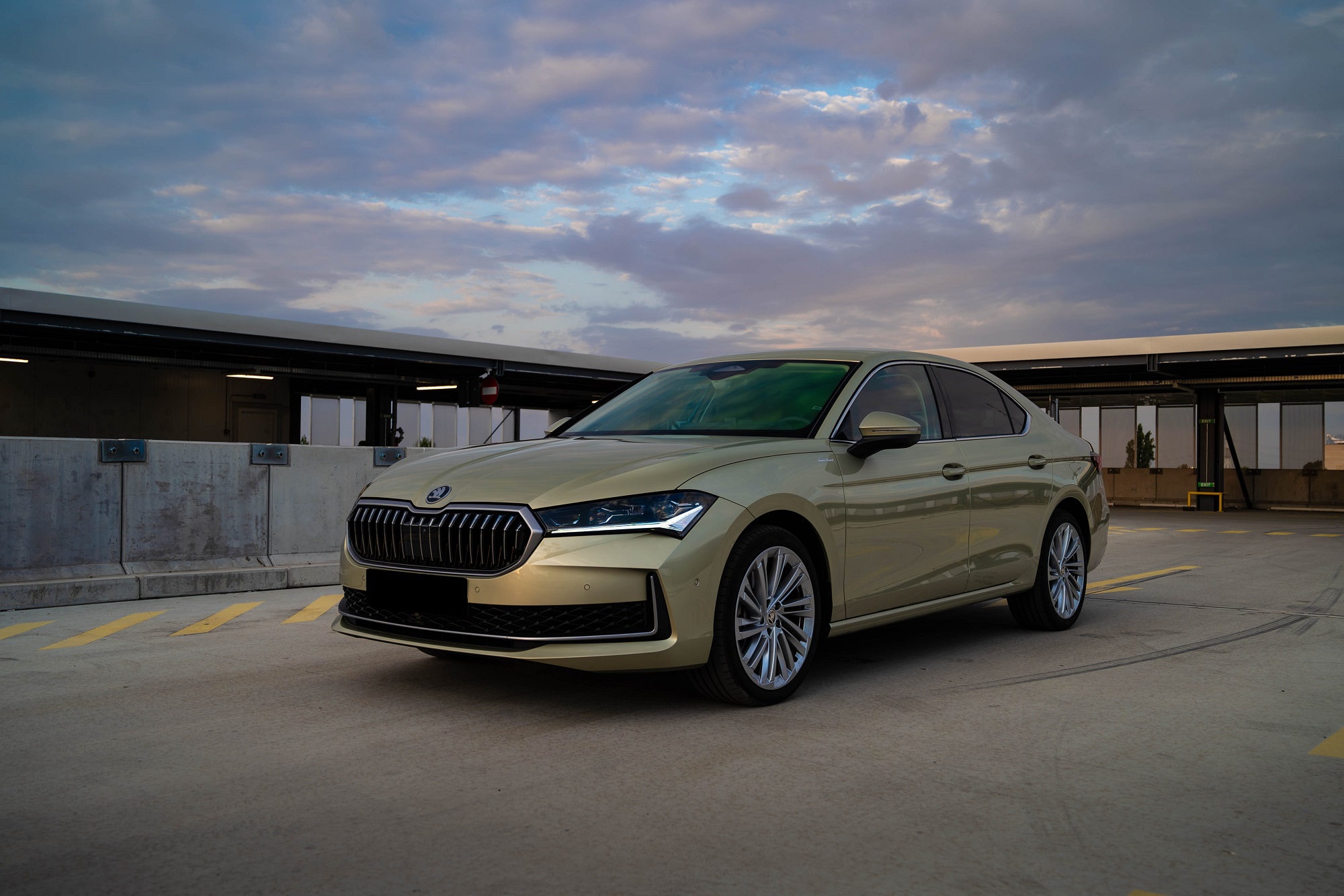 Skoda Superb Olive