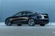 Tesla Model 3 a lunga autonomia con doppio motore nero