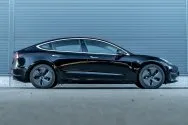 Tesla Model 3 a lunga autonomia con doppio motore nero
