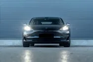 Tesla Model 3 a lunga autonomia con doppio motore nero