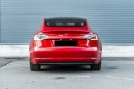 Tesla Model 3 Long Range a doppio motore rosso
