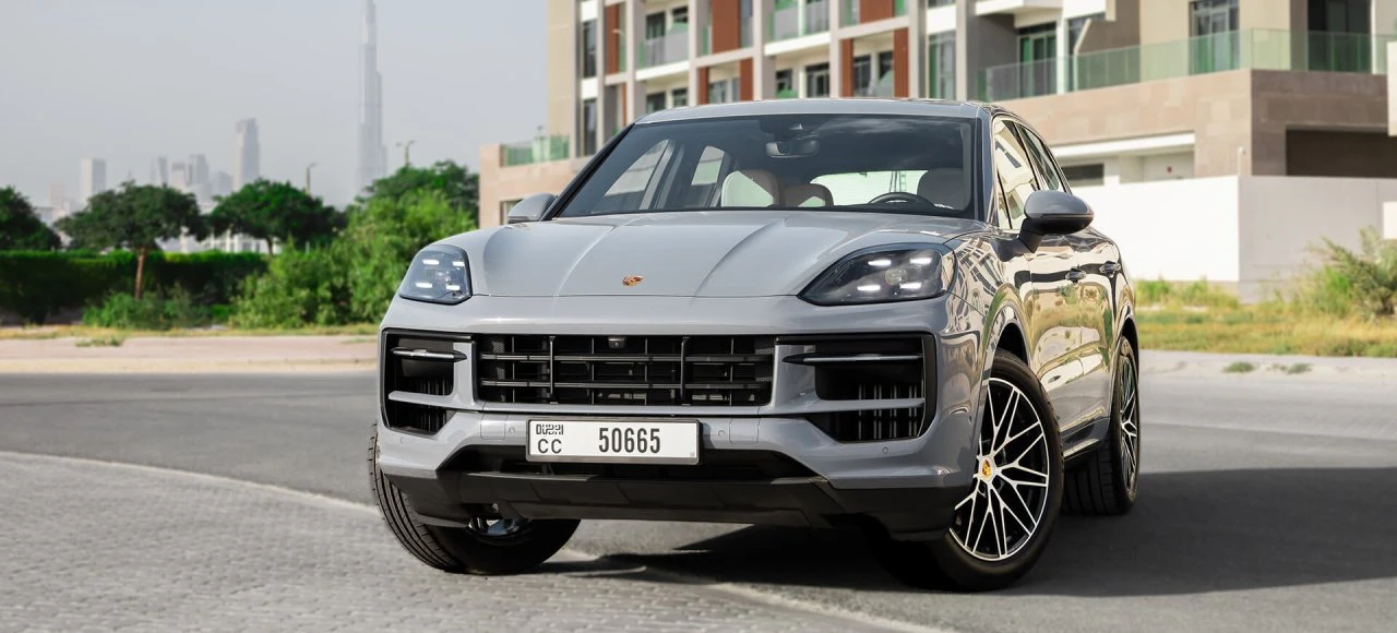 灰色保时捷卡宴