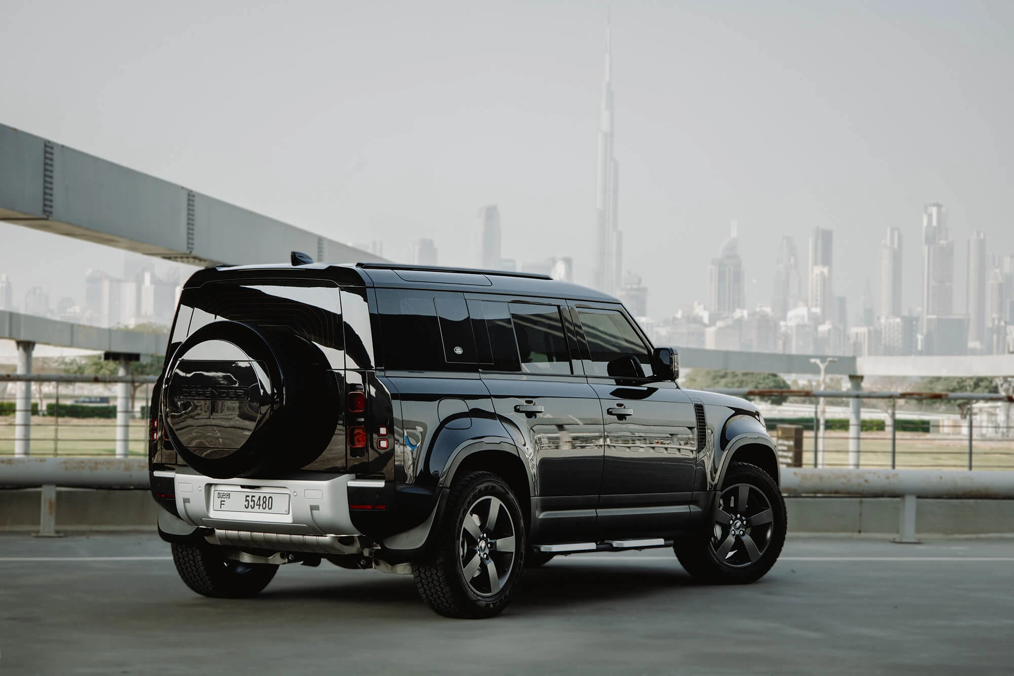 Land Rover Defender Siyah