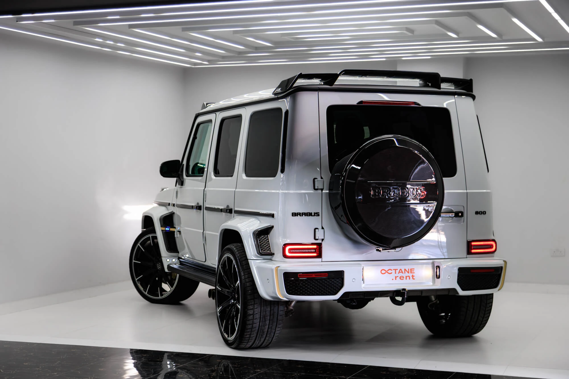 Mercedes G-Class Brabus G800 Carbon Kit белый и черный