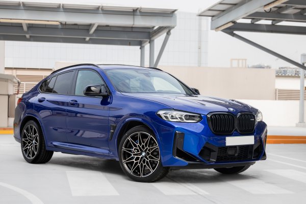 BMW X4M Competition Dunkelblau