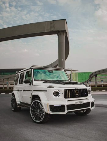 طقم الكربون G-Class Brabus G800 من مرسيدس G-800 أبيض وأسود