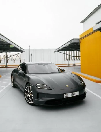 Porsche Taycan Grijs Mat