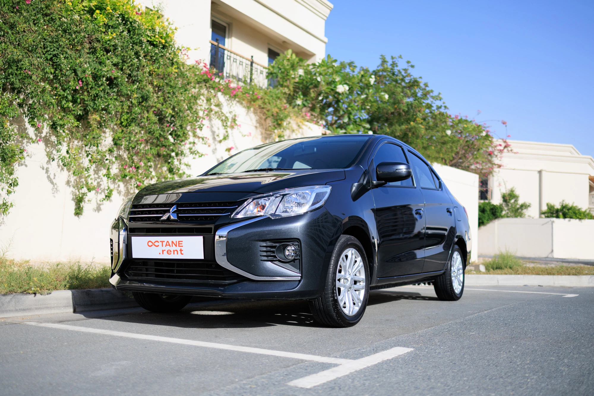 Mitsubishi Attrage Grau