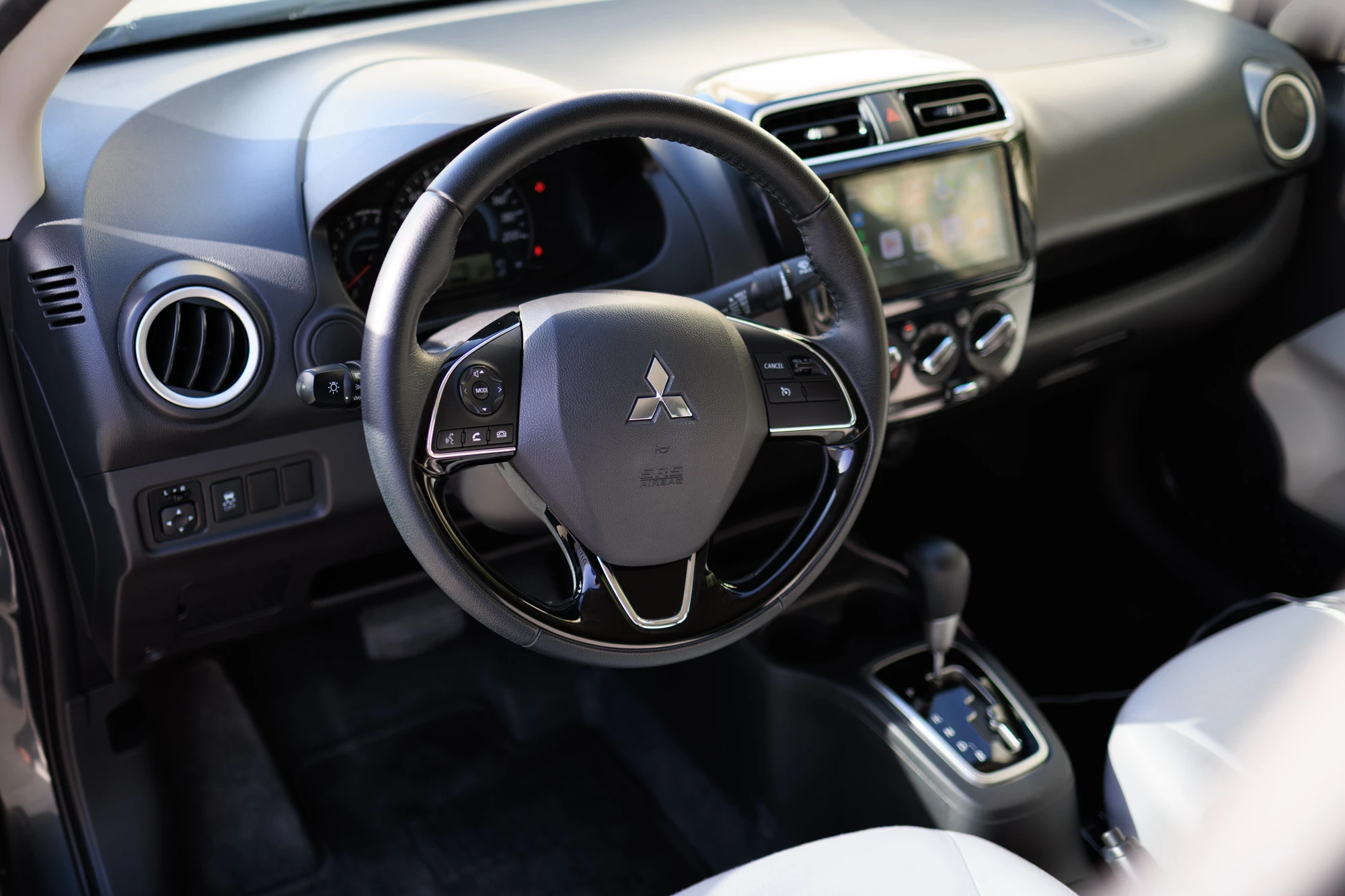 Mitsubishi Attrage Grau