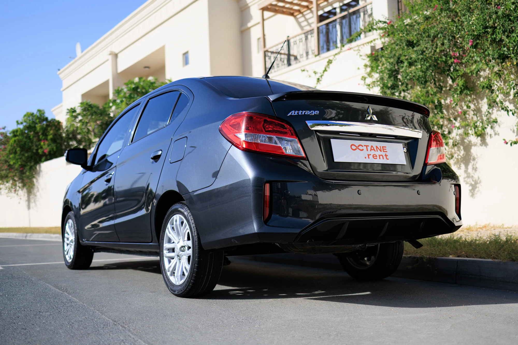 Mitsubishi Attrage Grau