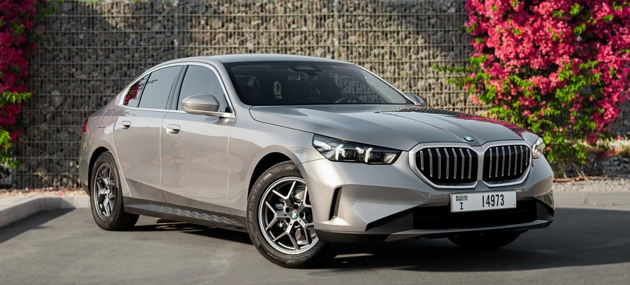 bmw 520i الجيل الجديد الرمادي