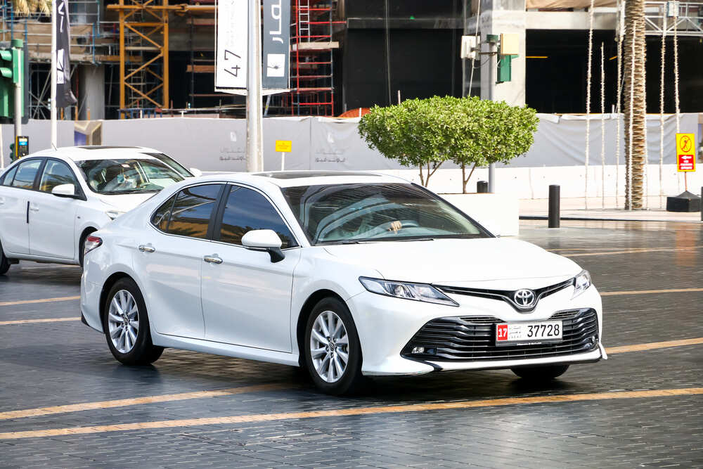 Posso alugar um automóvel para deslocar mobiliário ou equipamento?