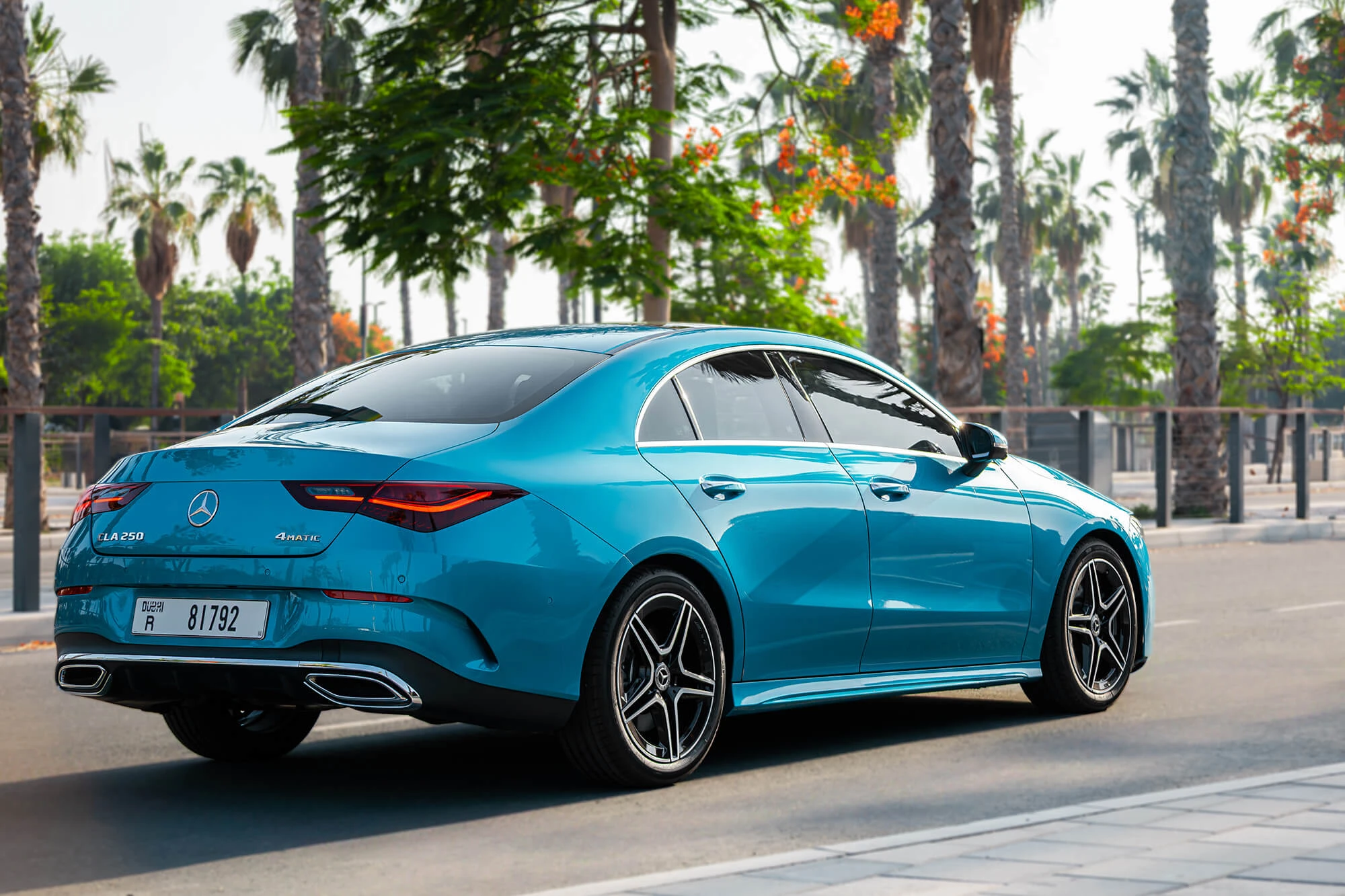梅赛德斯 CLA 4M 蓝色