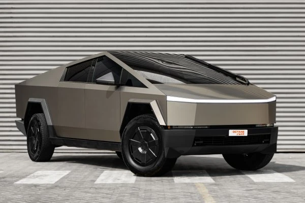 Tesla Cybertruck Prateado