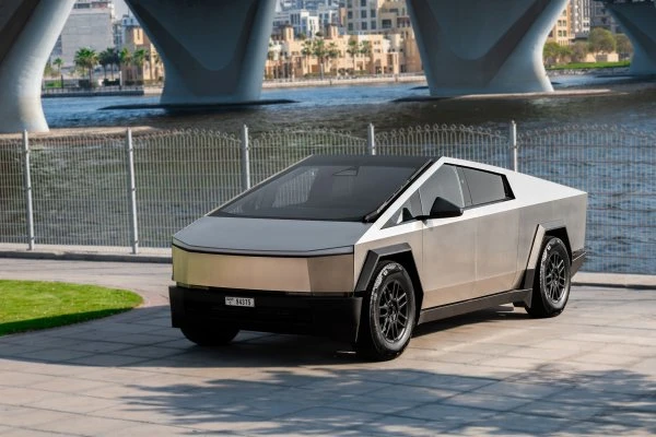Tesla Cybertruck Prateado